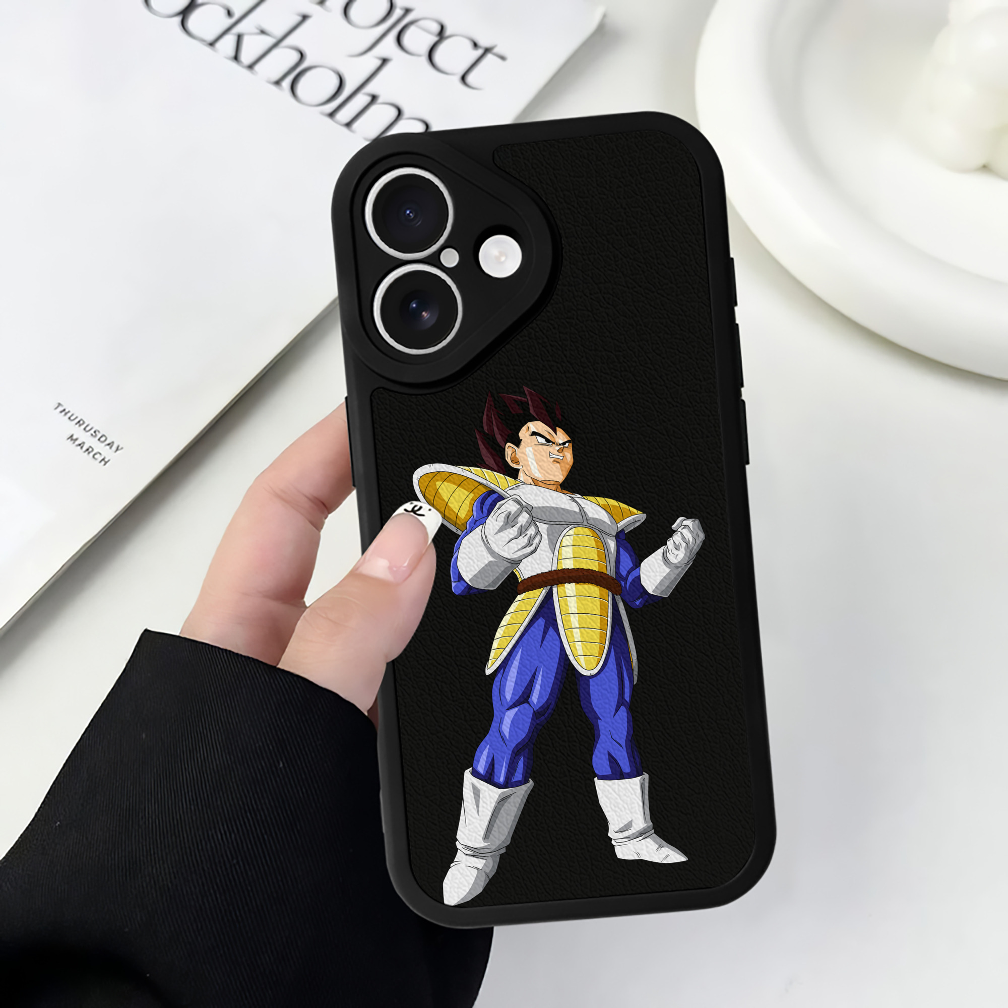 （画像用） ドラゴンボール ベジータ四世（Bejīta Yonsei）DRAGON BALL Vegeta IV 【iPhone 16シリーズ対応】シリコンスマホケース（レザー調） 材質：シリコン